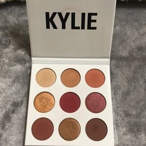 Kylie Cosmetics Burgundy Palette
